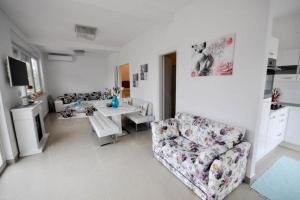 Χώρος καθιστικού στο Holiday Home M