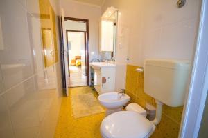 Bilik mandi di Apartment Bencic +20 gambar