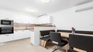 Kuchyňa alebo kuchynka v ubytovaní Apartment Vinko