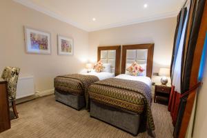 Rúm í herbergi á Grand Hotel Tralee