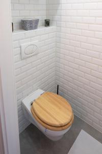 A bathroom at Central Szeged Apartment