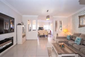 Χώρος καθιστικού στο LuxuryVilla with Private Heated pool And Spa 7P
