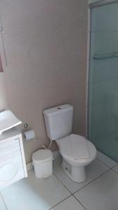 A bathroom at Pousada Hospede Olimpia