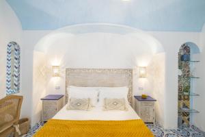 A bed or beds in a room at La Barbera