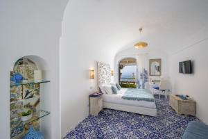 A bed or beds in a room at La Barbera