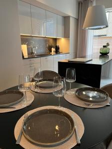 O bucătărie sau chicinetă la Modern Apt in Central Reykjavík