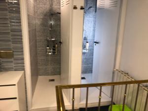 A bathroom at Luxury Apartment in Moncloa-Aravaca Még 34 kép