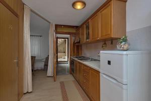 Kuchyňa alebo kuchynka v ubytovaní Sun and Sea 3-2 apartment