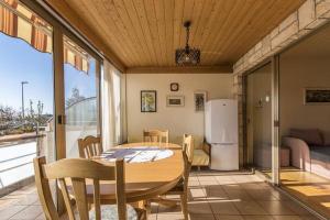 Kuchyňa alebo kuchynka v ubytovaní Bungalow Pintar