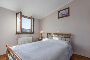 a bedroom with a large bed and a window at Appartment Arrburoni in Novigrad Istria