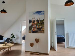 a living room with a painting on the wall at Mosel-Auszeit in Klüsserath