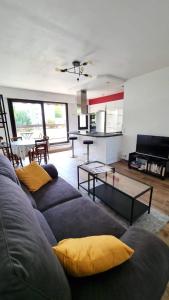 Posedenie v ubytovaní GuestReady - Charming Apt in La Rochelle