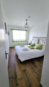 Postel nebo postele na pokoji v ubytování GuestReady - Charming Apt in La Rochelle