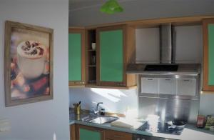 Kuchyňa alebo kuchynka v ubytovaní Sunny Studio Głogowska A2 Targi