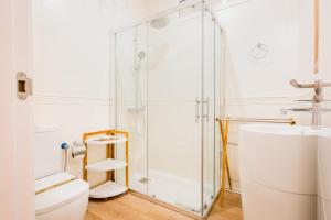 A bathroom at Apartamentos Cruz de San Andrés