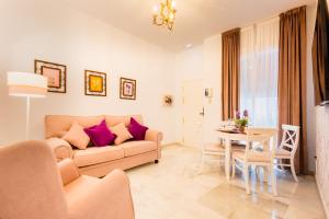 A seating area at Apartamentos Cruz de San Andrés