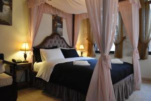Postel nebo postele na pokoji v ubytování Odos Oneiron Boutique Hotel