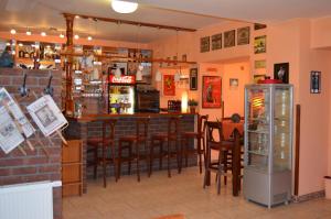 Lounge nebo bar v ubytování Hotel u Kapra