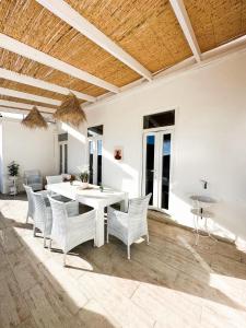 a dining room with a white table and chairs at 4Cantos Alentejo in Mértola +35 photos