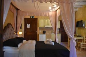 Postel nebo postele na pokoji v ubytování Odos Oneiron Boutique Hotel
