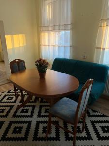 a living room with a table and a couch at Wohnung 18 in Lutherstadt Eisleben