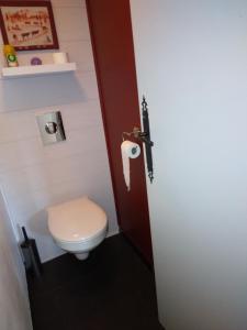 a bathroom with a toilet and a toilet paper roll at Le TETRAS in Lamoura