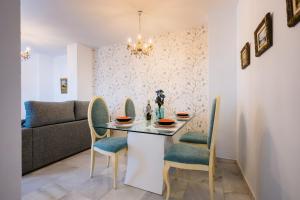 A seating area at Apartamentos Cruz de San Andrés