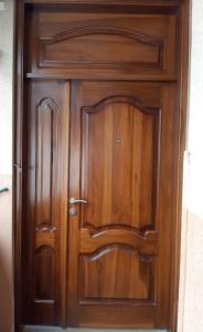 a wooden door in the corner of a room at Beautiful & fully renovated flat in historic city center in Quito