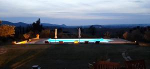 Bazén v ubytovaní montecristo country house alebo v jeho blízkosti