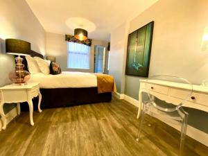 Postel nebo postele na pokoji v ubytování Stylish Apartment - 1 Minute walk to Poole Quay - Great Location - Free Parking - Fast WiFi - Smart TV - Newly decorated - sleeps up to 2! Close to Poole & Bournemouth & Sandbanks + 5 fotografií
