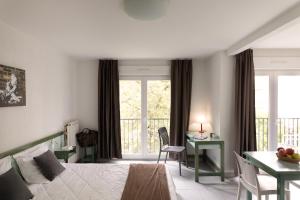 a living room with a bed and a table and chairs at Appart Hotel Corte HR in Corte