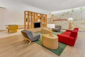 TV a/nebo společenská místnost v ubytování Fiesta Inn Guadalajara Expo