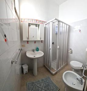 A bathroom at Case Pescatori
