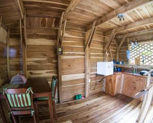 Nhà bếp/bếp nhỏ tại Oski Lodge, Rain Forest Rincón de la Vieja