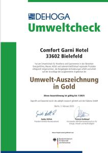 ein Plakat für das umgangspiegellose Sumpfzelthotel in Gold in der Unterkunft Comfort Garni Stadtzentrum Hotel in Bielefeld