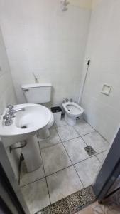 Vonios kambarys apgyvendinimo įstaigoje Temiscira Hostel