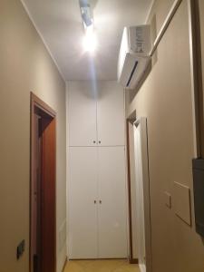 a room with a white cabinet and a ceiling fan at CASA DI MIRCO - AMPIO E MODERNO BILOCALE in Castenedolo
