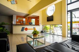 a lobby of a hospital with a glass table at Hotel Piramide Pituba - Av Paulo VI in Salvador