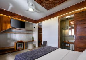 Een bed of bedden in een kamer bij Villa Nautica Boutique Hotel