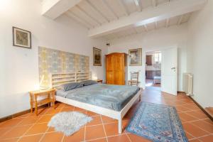 A bed or beds in a room at La Piccarda nel cuore di Firenze