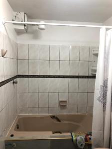 a bathroom with a bath tub in a room at Céntrico apartamento in La Paz