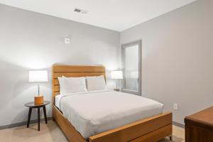 Postel nebo postele na pokoji v ubytování WhyHotel by Placemakr, Columbia