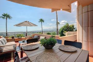 Fotografie z fotogalerie ubytování Stunning 2 Bedroom Apartment in Magna Marbella v destinaci Marbella