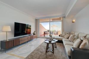 Fotografie z fotogalerie ubytování Stunning 2 Bedroom Apartment in Magna Marbella v destinaci Marbella