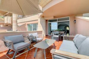 Fotografie z fotogalerie ubytování Stunning 2 Bedroom Apartment in Magna Marbella v destinaci Marbella