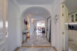 Fotografie z fotogalerie ubytování Stunning 2 Bedroom Apartment in Magna Marbella v destinaci Marbella