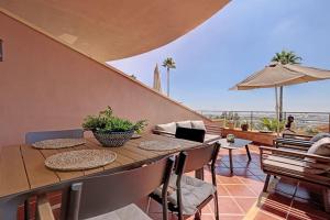 Fotografie z fotogalerie ubytování Stunning 2 Bedroom Apartment in Magna Marbella v destinaci Marbella