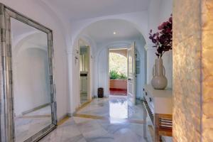 Fotografie z fotogalerie ubytování Stunning 2 Bedroom Apartment in Magna Marbella v destinaci Marbella