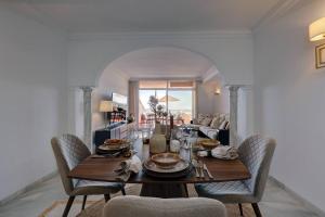 Fotografie z fotogalerie ubytování Stunning 2 Bedroom Apartment in Magna Marbella v destinaci Marbella