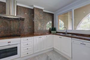 Fotografie z fotogalerie ubytování Stunning 2 Bedroom Apartment in Magna Marbella v destinaci Marbella